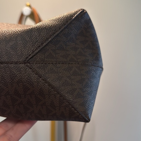 Michael Kors Brown Tote Bag with Pouch NWOT - Picture 7 of 14